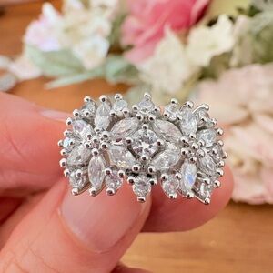 Vintage Avon Crystal Floral Cluster Ring Statement Silver Tone NIB 2008 Sz 8 225